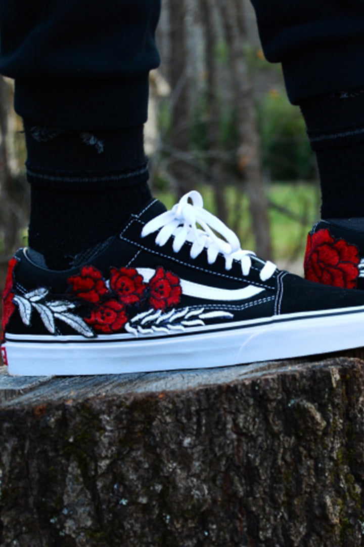 toevoegen aan Ademen Kleuterschool Custom Rose Embroidered "Frozen Rose" Low Vans Sneakers – kaizzzzen